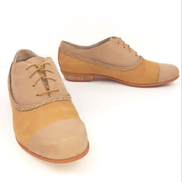 Wolverine Tan and Cream Flats - Picture 4 of 14